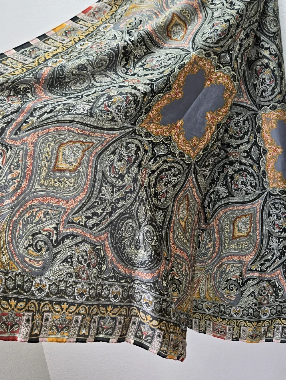 VTG Rectangle Scarf Silk Feeling Paisley Medallion Boho Shawl Wrap Cream Satin